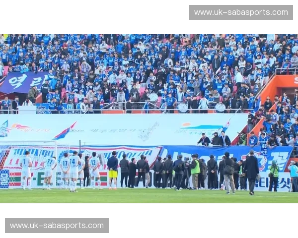 水原与济州的足球之约:当蓝翼撞上橘色风暴,这一场较量不止于胜负 水原与济州的足球之约:当蓝翼撞上橘色风暴,这一场较量不止于胜负